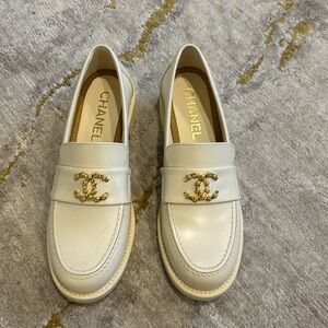 Beige Chanel loafer (unworn)